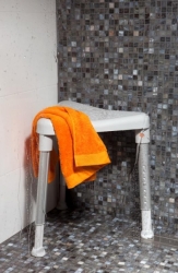 Troúhelníková sprchová stolička EDGE