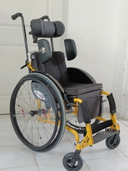 Dětský invalidní vozík AmiGO - žlutý