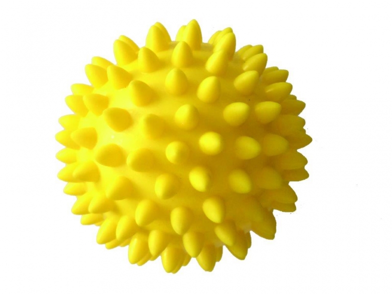 Masážní míček Qmed, žlutý o průměru 8 cm